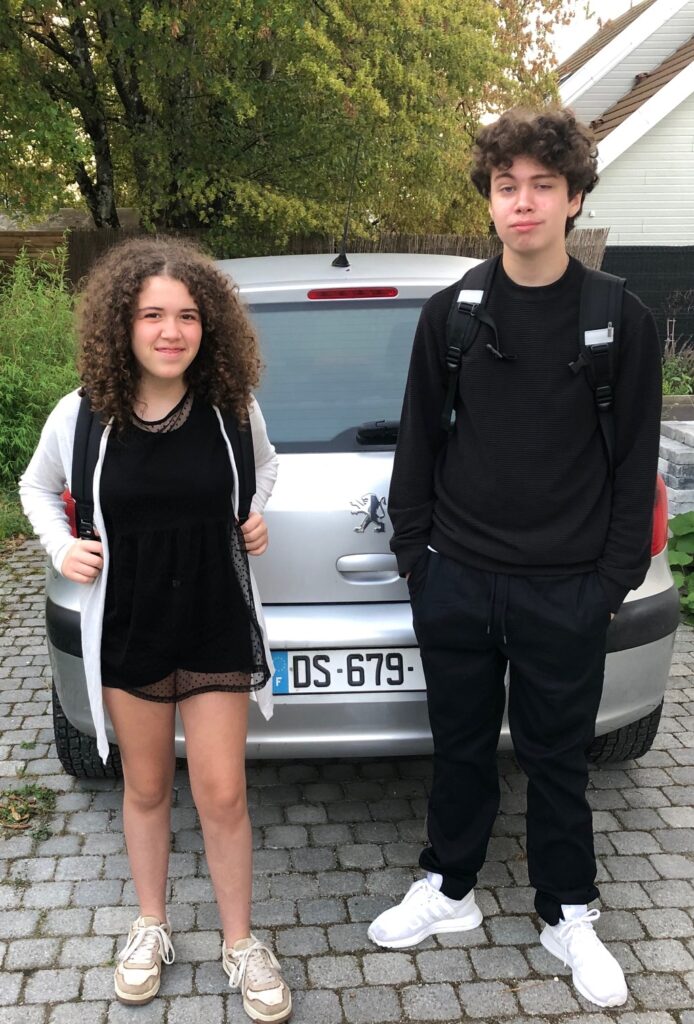 Nohan et Shani école a la maisonUne enfance sans école - Nouvelles Racines